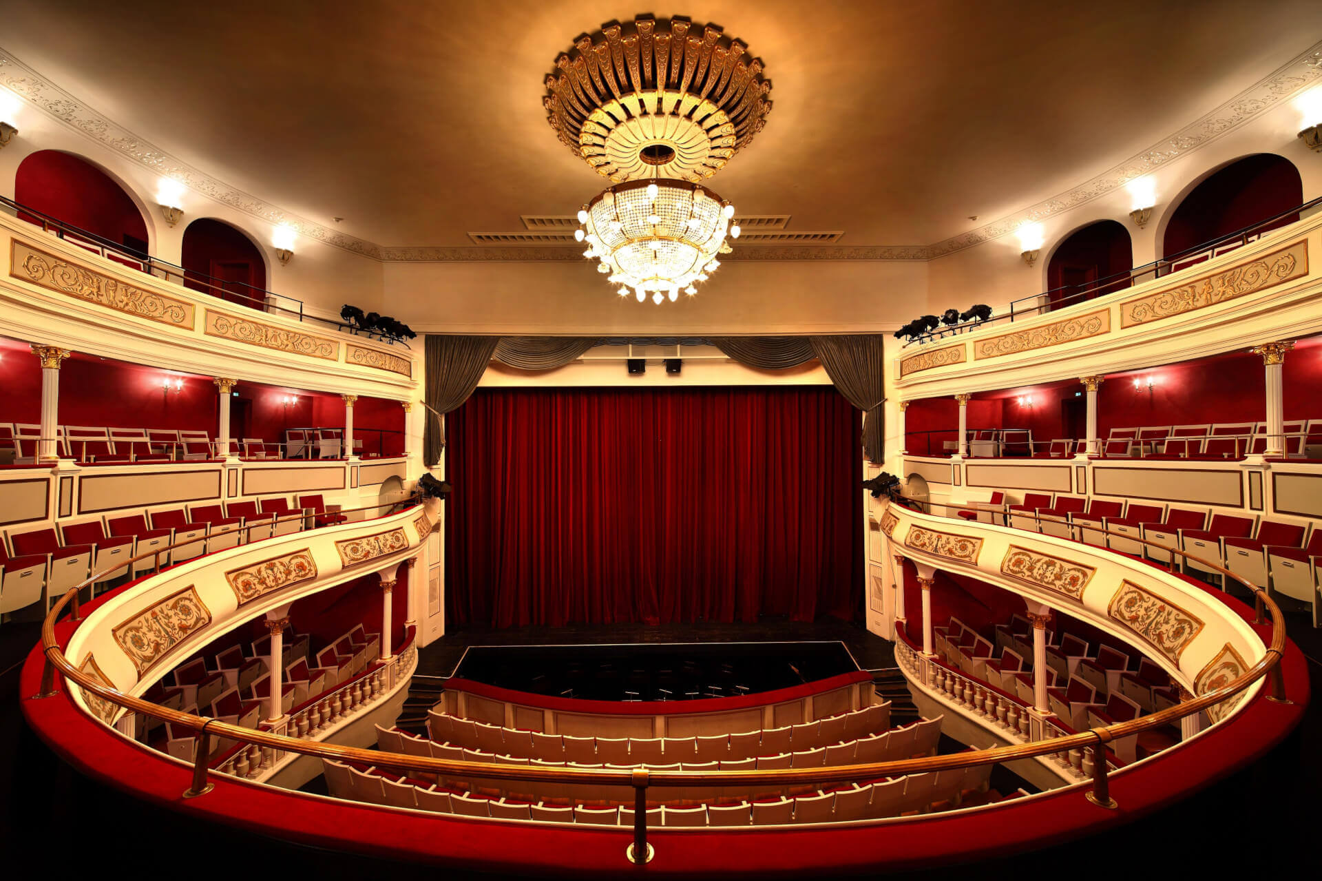 Stadttheater Bühne 1